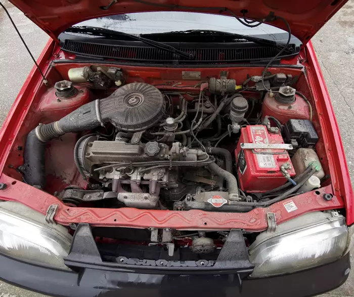 Egy rgi Suzuki Swift motortere